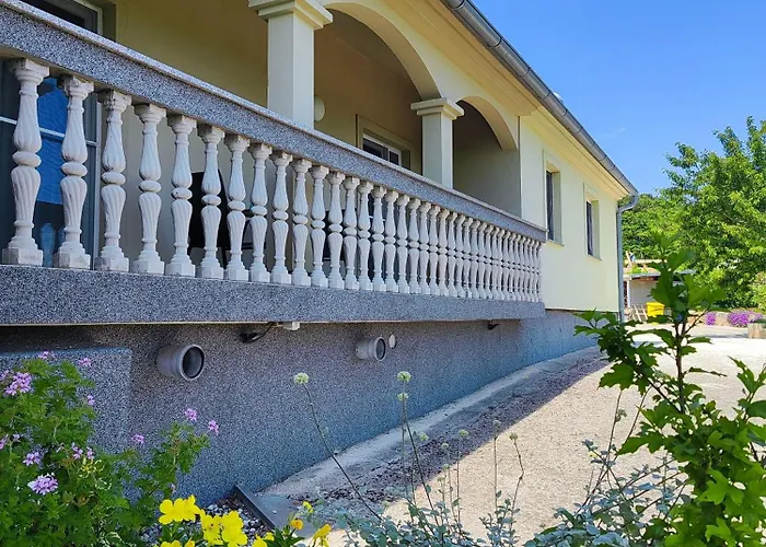 Apartments Flora