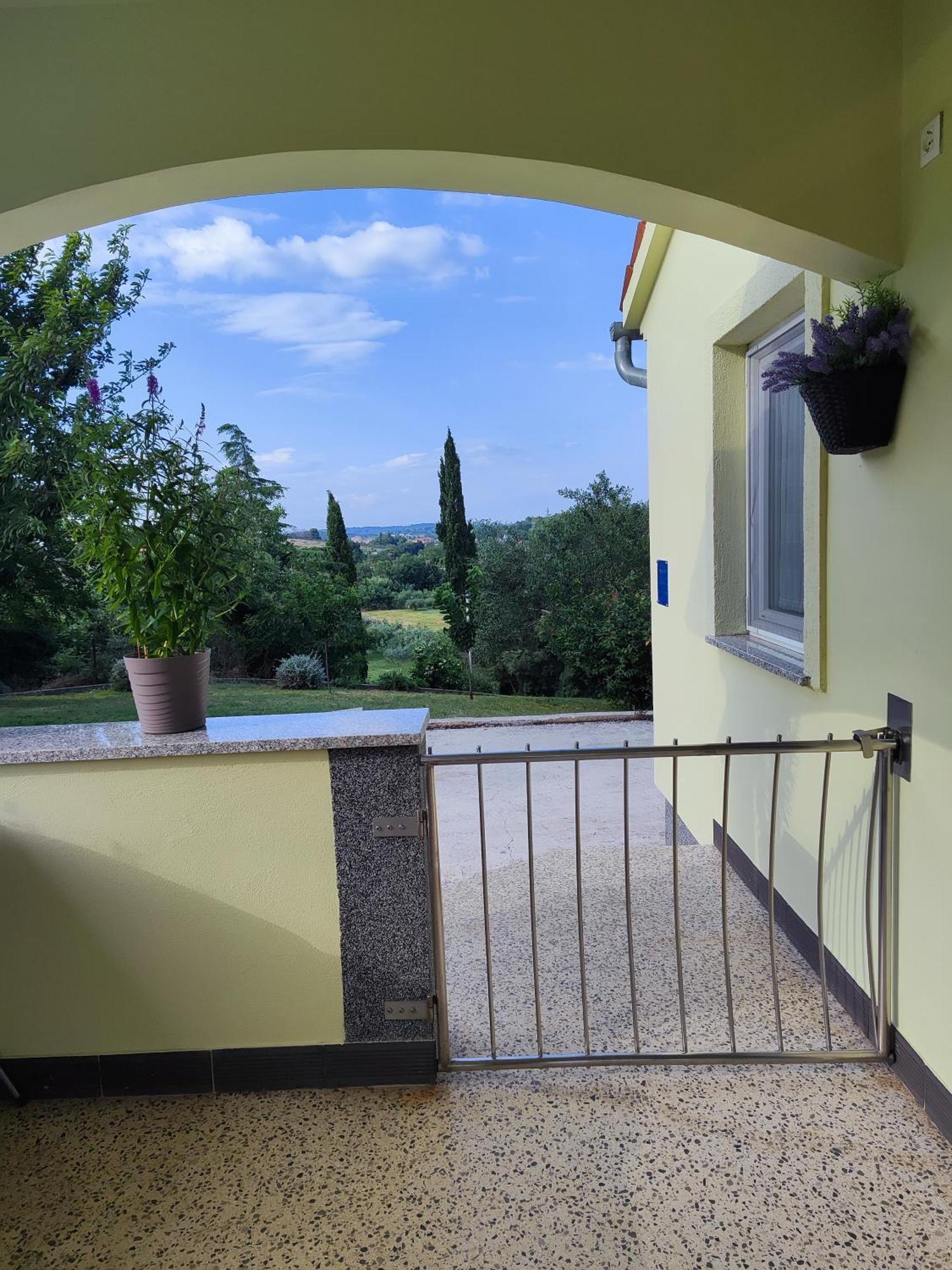 Flora Apartman