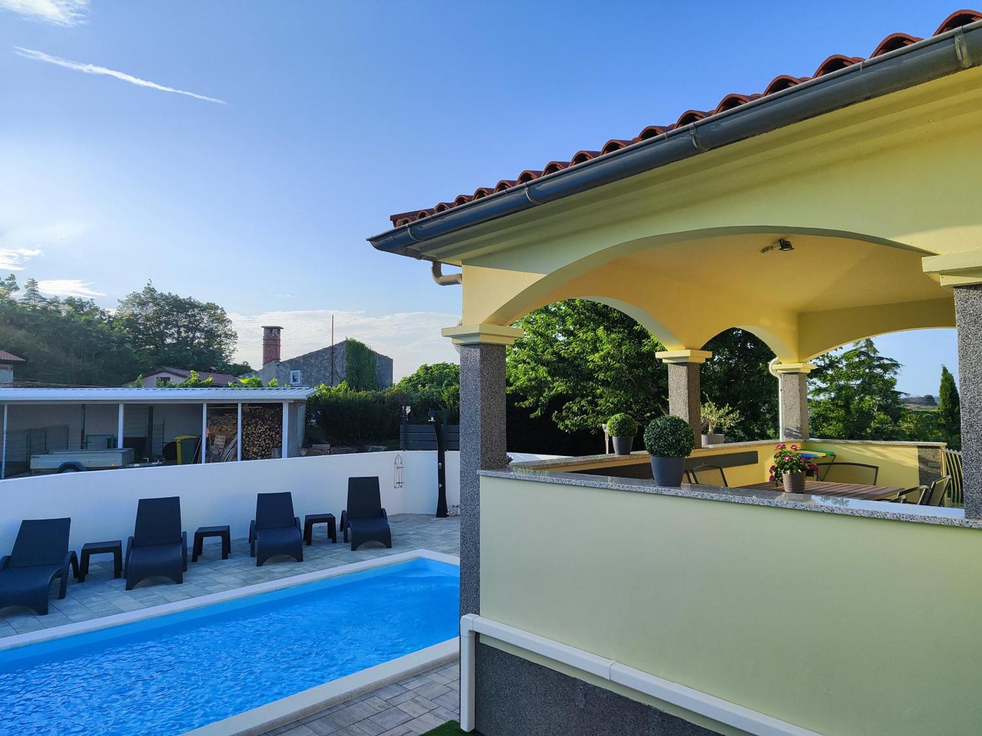 Flora Apartman