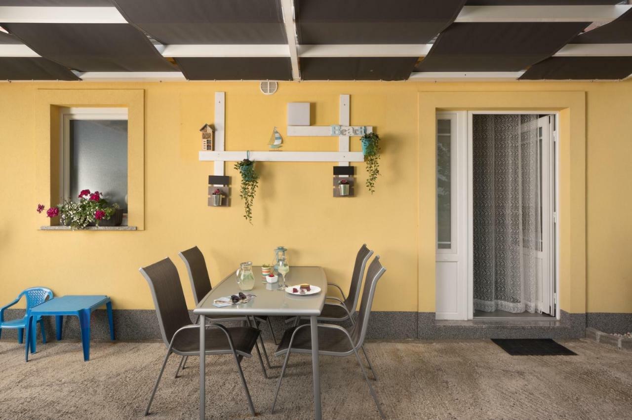 Apartman Flora *